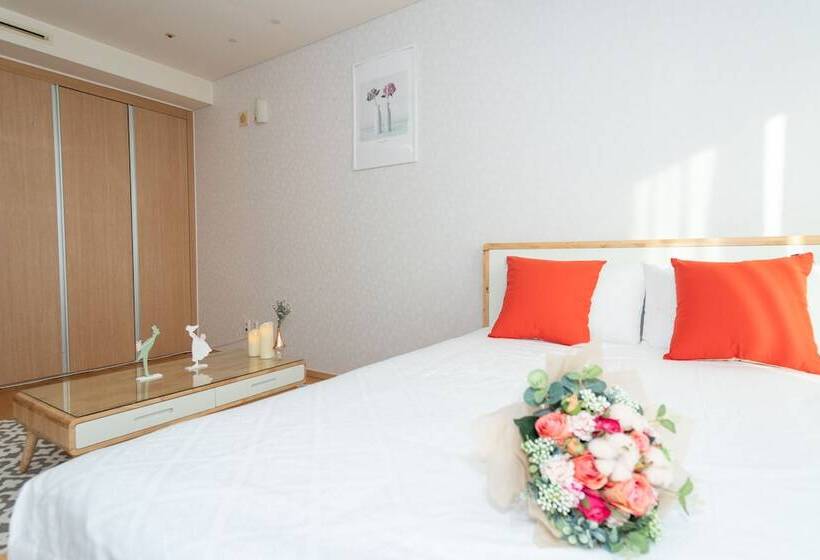 基本间, Airport Capsule Hotel Fly Me To The Moon