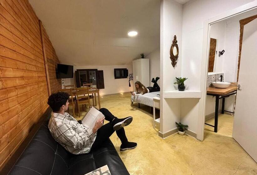 デラックススイート, Fortress Jacuzzi Suites