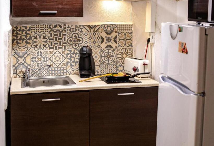 デラックススイート, Fortress Jacuzzi Suites