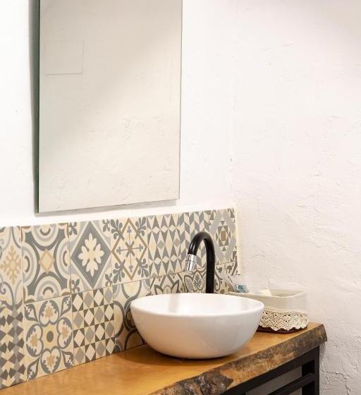 バスタブ付きスタンダードルーム, Fortress Jacuzzi Suites