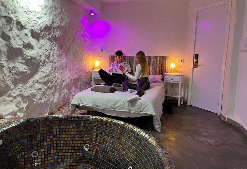 バスタブ付きスタンダードルーム, Fortress Jacuzzi Suites