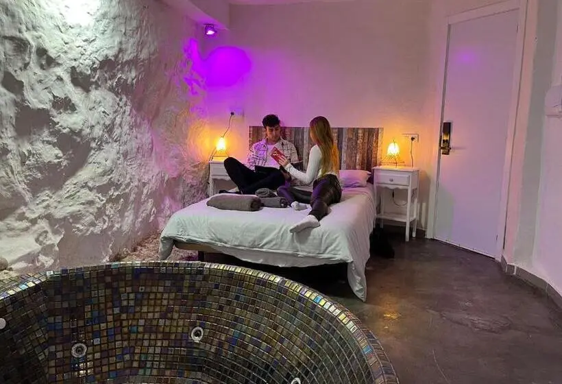 バスタブ付きスタンダードルーム, Fortress Jacuzzi Suites