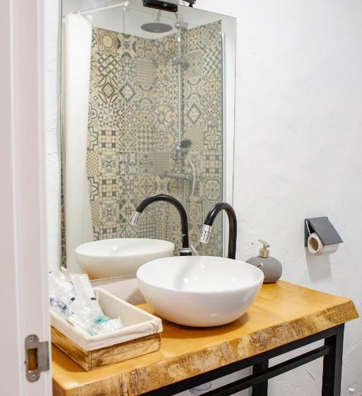 ジュニアスイート, Fortress Jacuzzi Suites