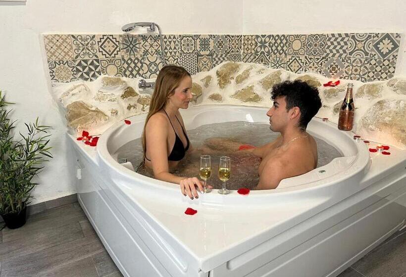 ジュニアスイート, Fortress Jacuzzi Suites