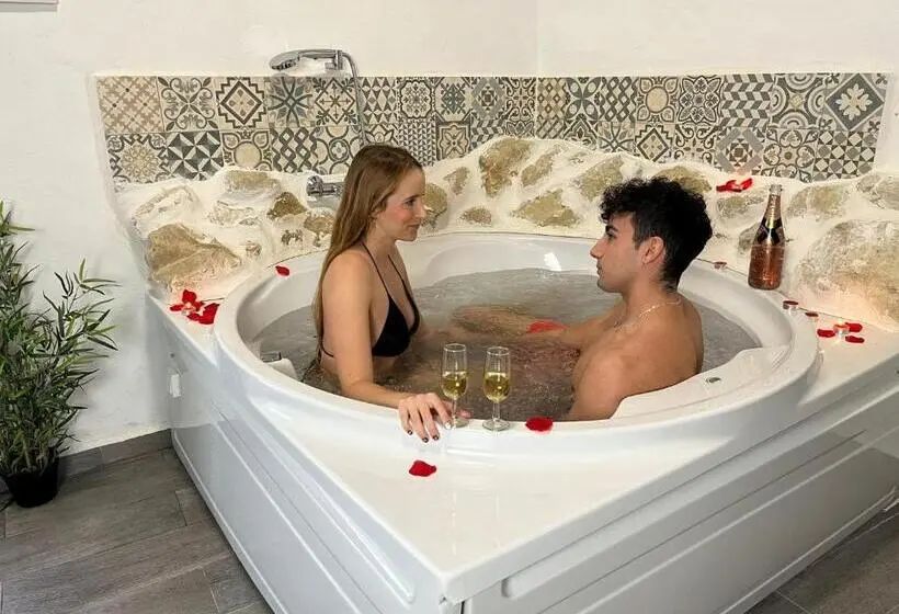 ジュニアスイート, Fortress Jacuzzi Suites