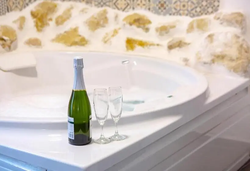 ジュニアスイート, Fortress Jacuzzi Suites