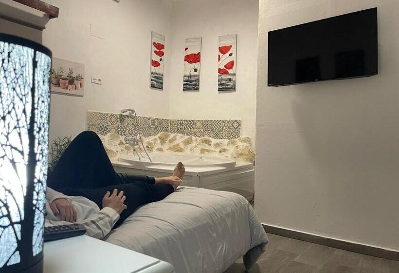 Полулюкс, Fortress Jacuzzi Suites