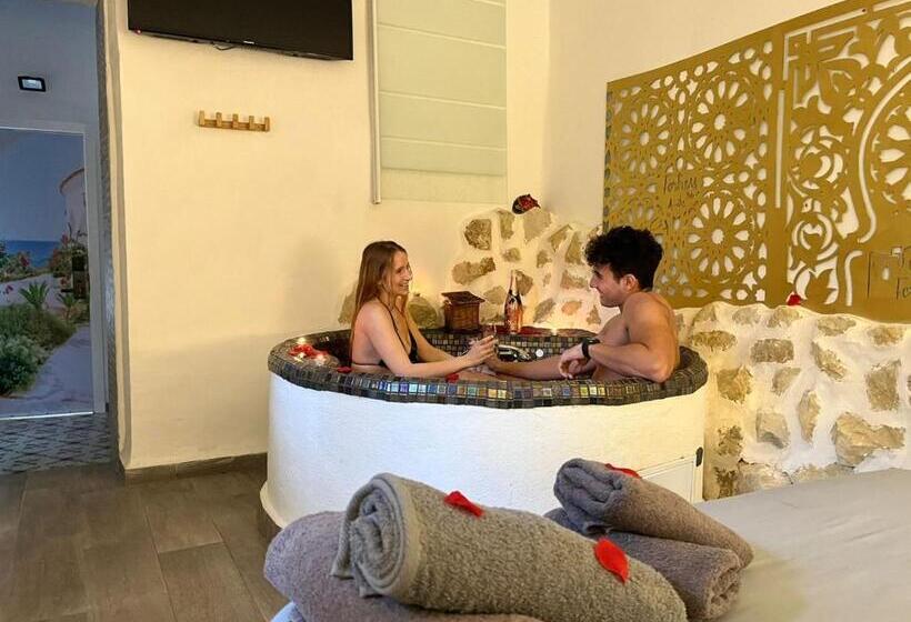 Люкс с гидромассажем, Fortress Jacuzzi Suites