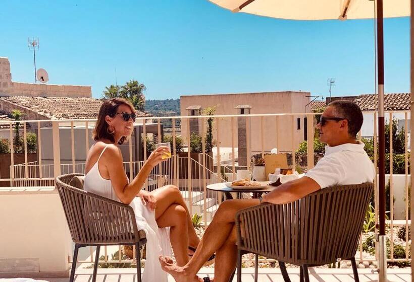 디럭스 자쿠지룸, Ynaira Hotel & Spa