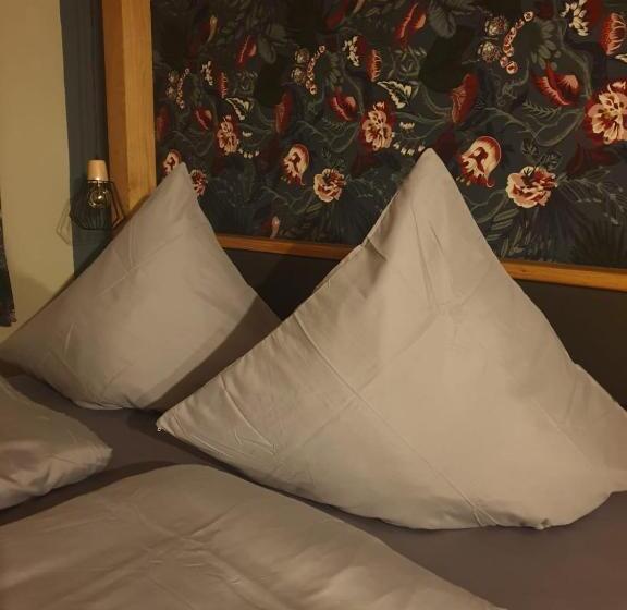 Номер Economy, Pelikans Krone