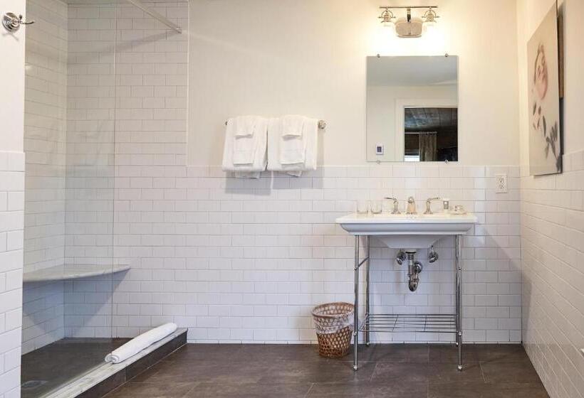 חדר סטנדרט עם מיטת קינג, Shelter Harbor Inn