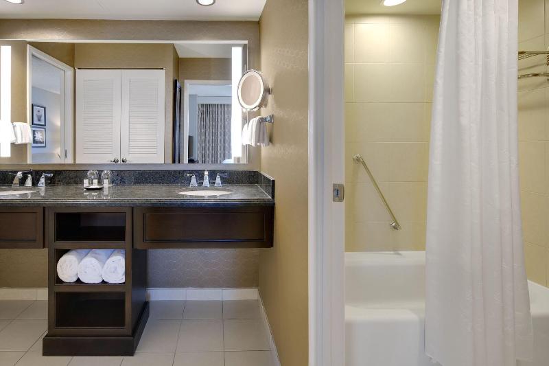 جناح, Sheraton Suites Fort Lauderdale West