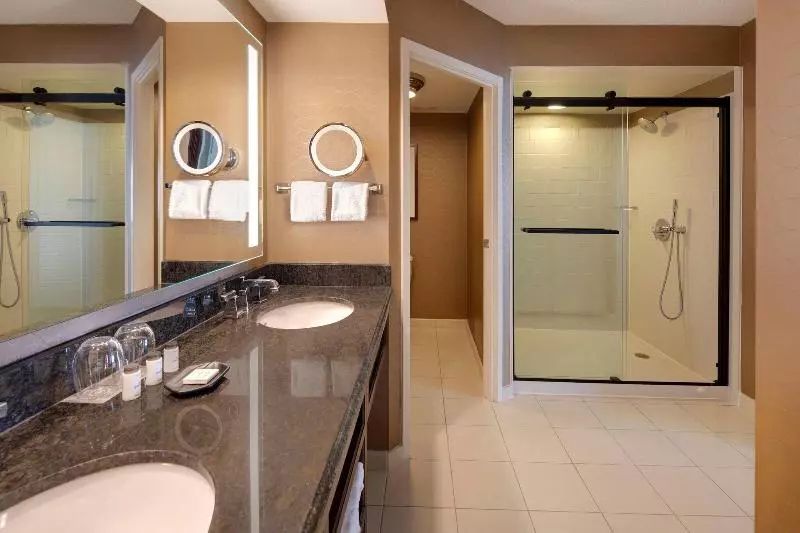 キングサイズベッドのスイートルーム, Sheraton Suites Fort Lauderdale West