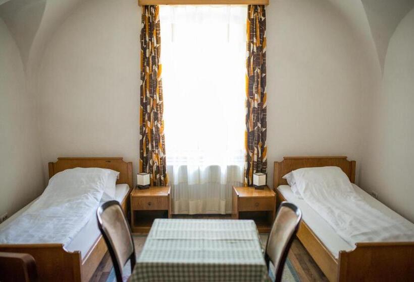 غرفة قياسية ثلاثية, Gästehaus Fogarasch