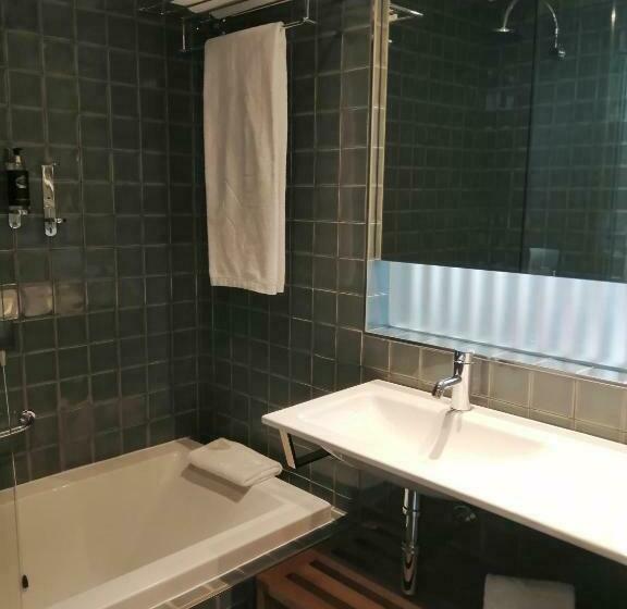 سوئیت با چشمانداز رودخانه, Neya Porto