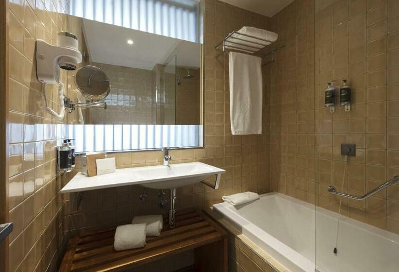 سوئیت با چشمانداز رودخانه, Neya Porto