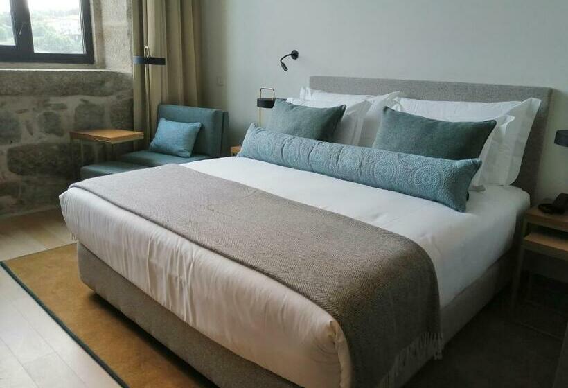 سوئیت با چشمانداز رودخانه, Neya Porto