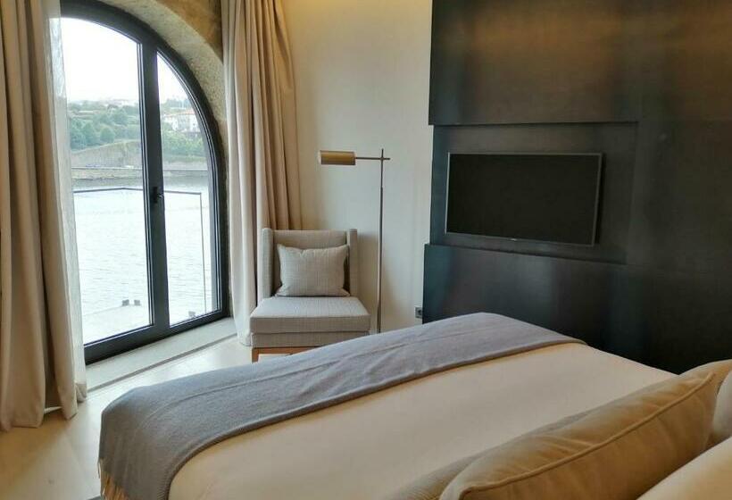 اتاق لوکس, Neya Porto
