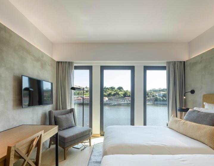 اتاق سوپریور, Neya Porto