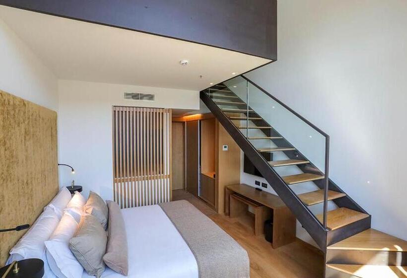 سوئیت با چشمانداز رودخانه, Neya Porto