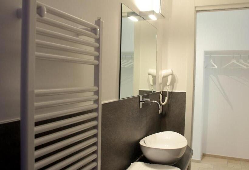 标准间带阳台, Lamia Room Rentals