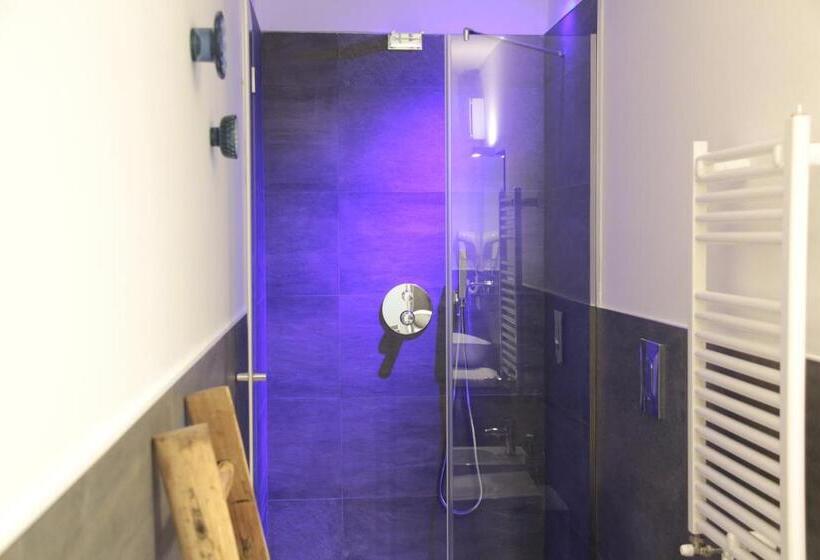 标准间带阳台, Lamia Room Rentals