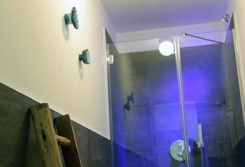 标准间带阳台, Lamia Room Rentals