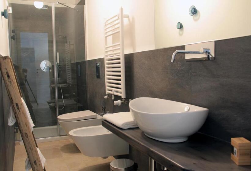 标准间带阳台, Lamia Room Rentals