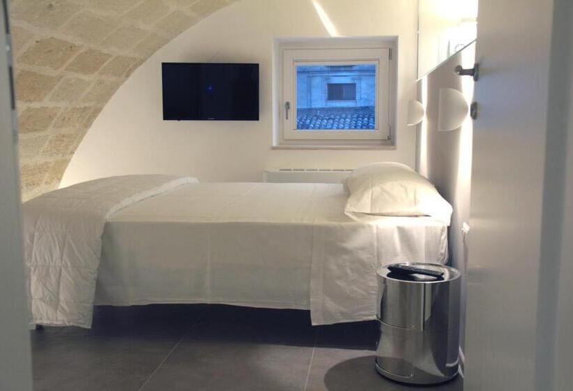 基本间, Lamia Room Rentals