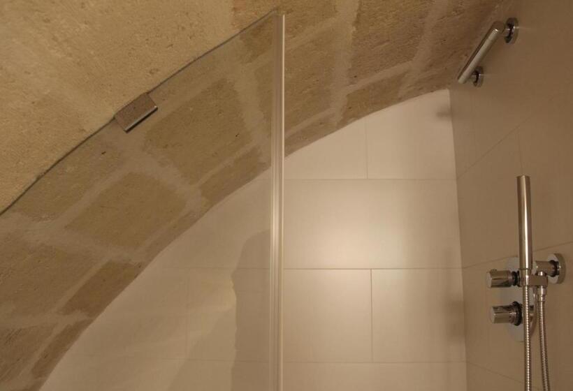 基本间, Lamia Room Rentals