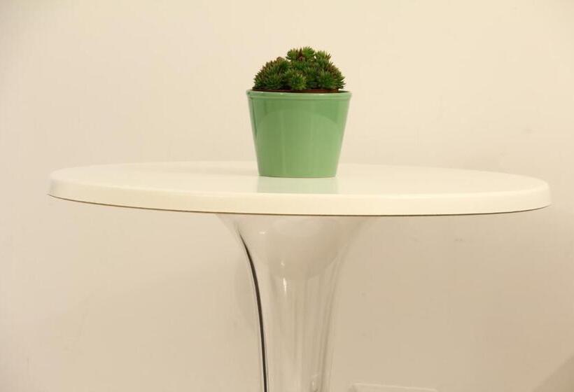 标准间带阳台, Lamia Room Rentals