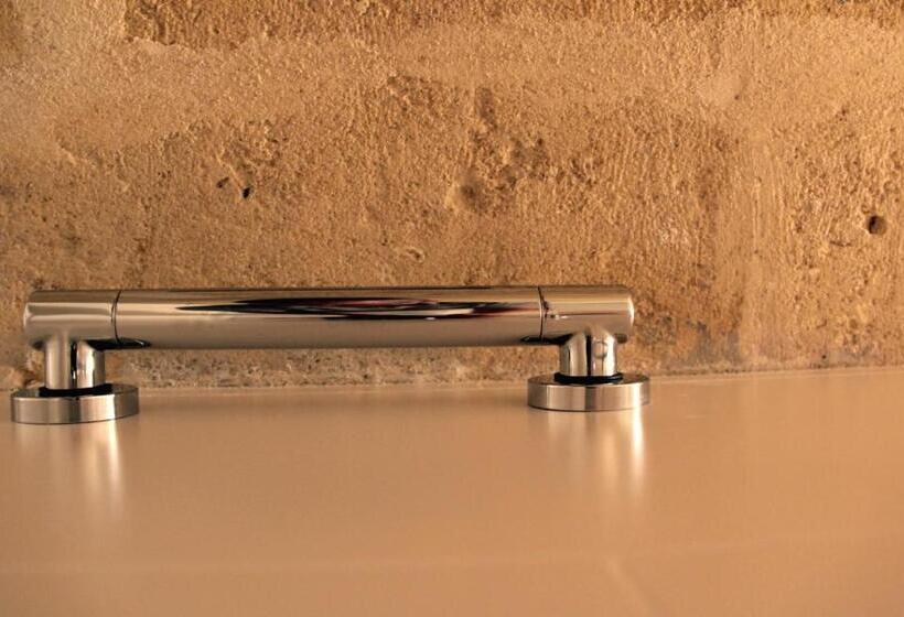 基本间, Lamia Room Rentals