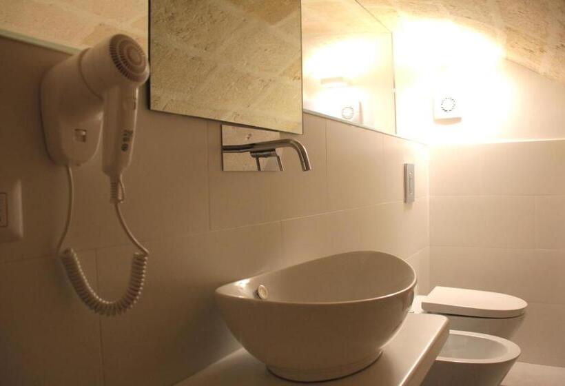 基本间, Lamia Room Rentals