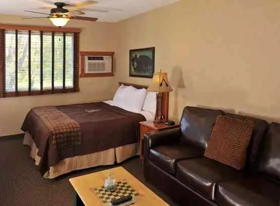 キングサイズベッドのスイートルーム, Boarders Inn & Suites By Cobblestone Hotels In Waukon