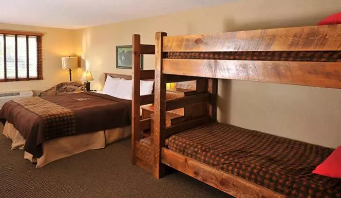 キングサイズベッドのスーペリアルーム, Boarders Inn & Suites By Cobblestone Hotels In Waukon