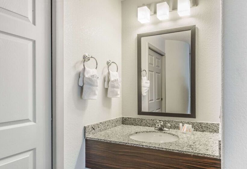 带2个双人床的标准工作室, Baymont By Wyndham Pueblo