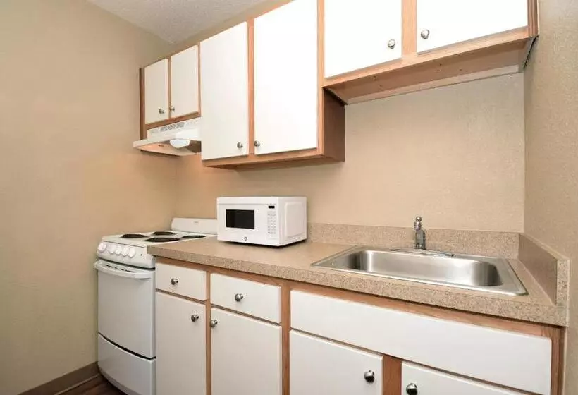 استودیوی لوکس, Extended Stay America Suites Wichita East
