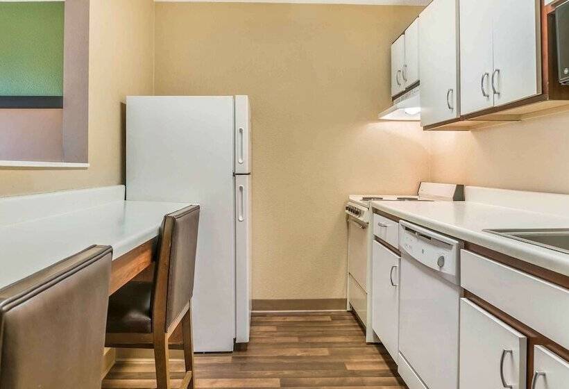 스탠다드 스튜디오, Extended Stay America Select Suites   Detroit   Ann Arbor   University South