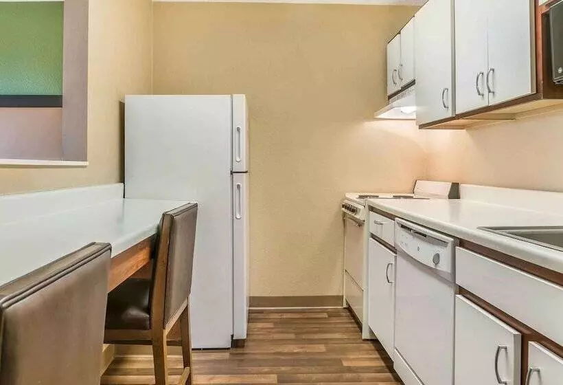 استودیوی استاندارد, Extended Stay America Select Suites   Detroit   Ann Arbor   University South