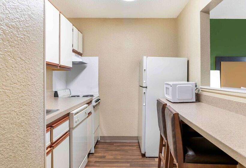 סטודיו דלוקס, Extended Stay America Select Suites   Detroit   Warren