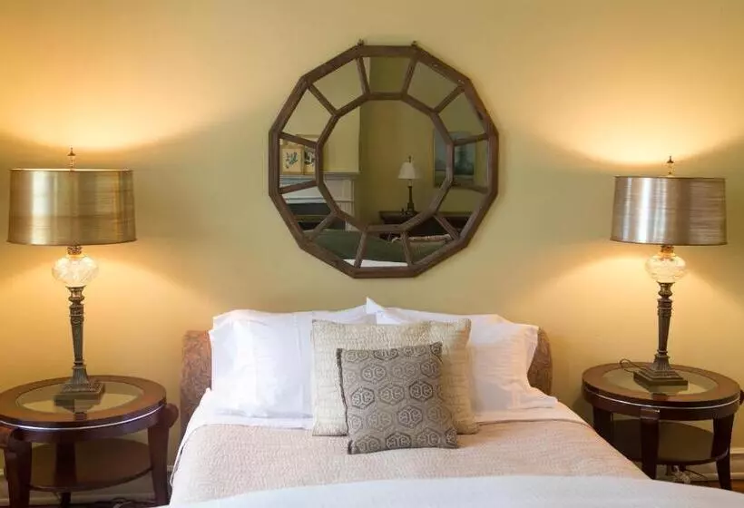 اتاق دلوکس با چشم‌انداز پارک, Morgan State House Inn