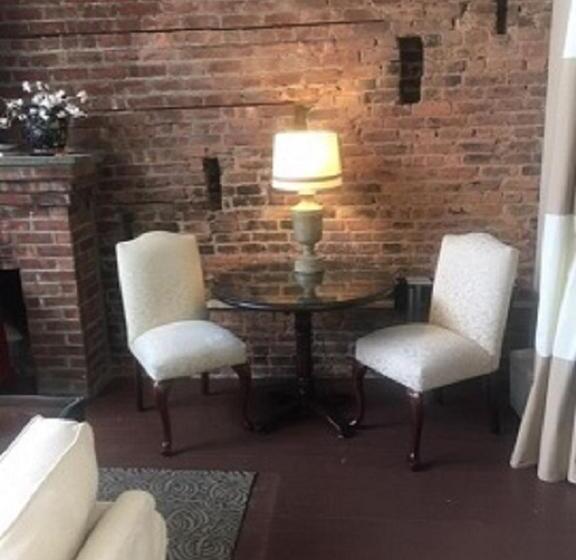 豪华工作室, Morgan State House Inn