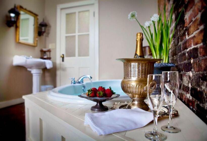 豪华工作室, Morgan State House Inn