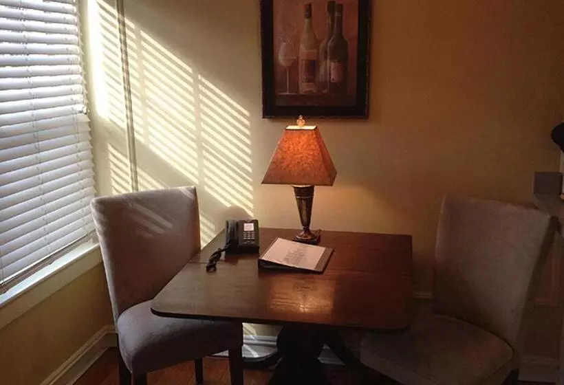 استودیوی استاندارد با تخت دو نفره بزرگ, Morgan State House Inn