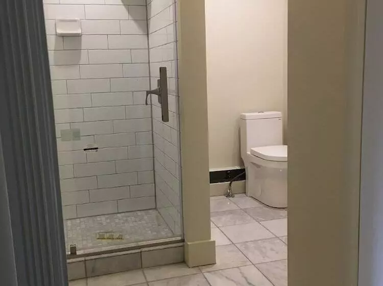 اتاق دلوکس با چشم‌انداز پارک, Morgan State House Inn