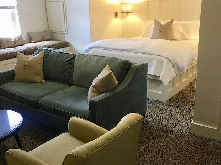اتاق دلوکس با چشم‌انداز پارک, Morgan State House Inn