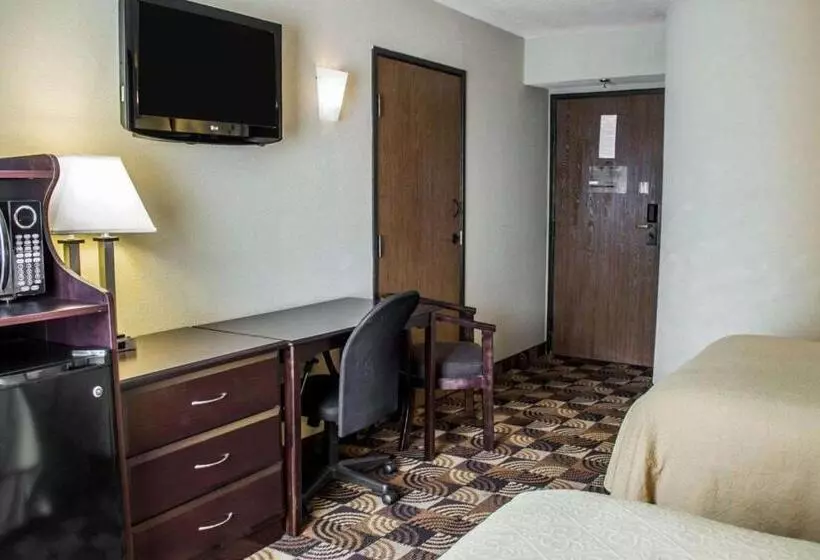 ２ダブルベッドのスタンダードルーム, Quality Inn Brunswick Cleveland South