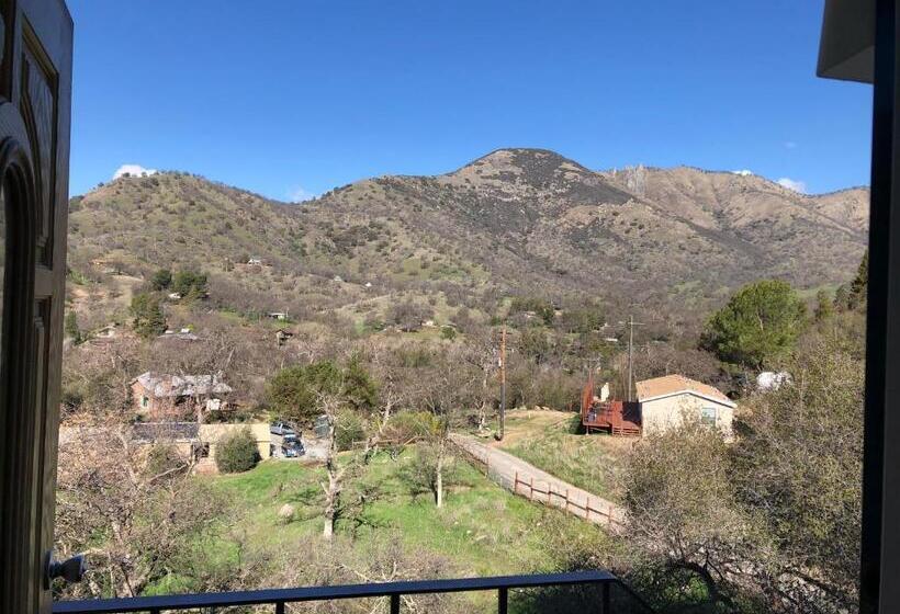 جناح ديلوكس, Sierra Lodge Three Rivers