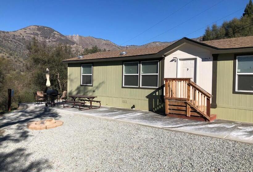 منزل غرفة نوم واحدة, Sierra Lodge Three Rivers