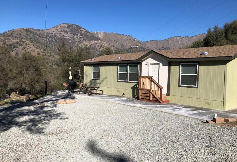 منزل غرفة نوم واحدة, Sierra Lodge Three Rivers